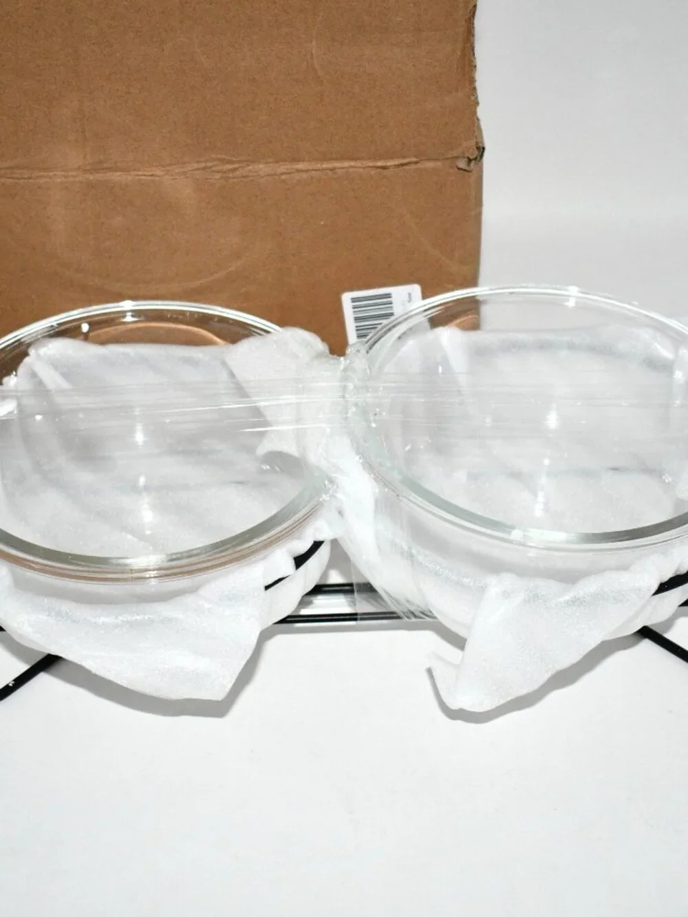 GDCZ Elevated Cat Bowl Stand, White Metal w/ 2 Ceramic 15oz Bowls, NWT Condition
